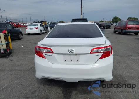 2013 Toyota Camry Se z USA, uszkodzony, nr VIN 4T1BF1FK0DU688890
